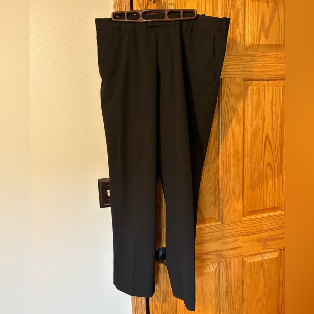 Van Heusen Flex Straight leg 36x30 men’s black dress pants